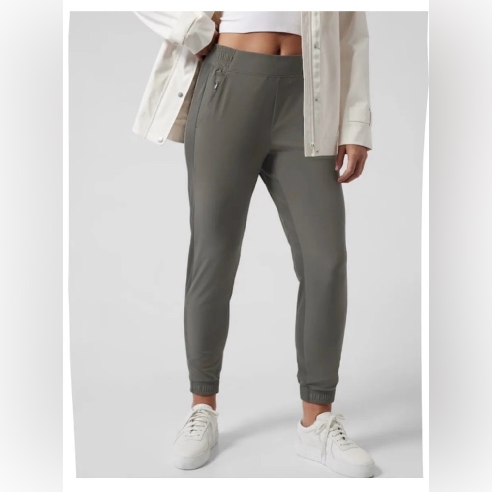 ATHLETA Brooklyn Jogger Pant in Olive Size 10 LIKE NEW